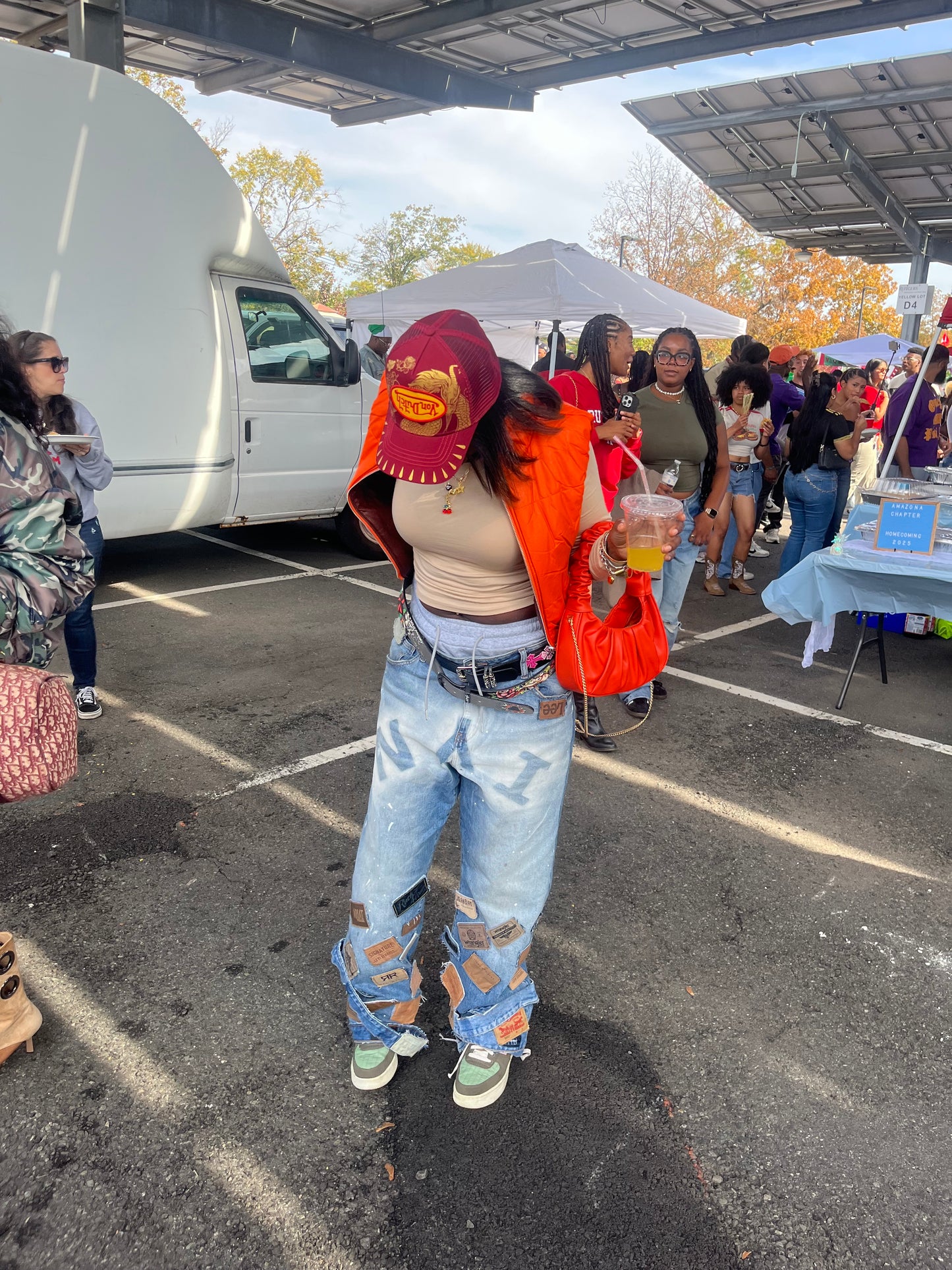 Oversized denim label jeans
